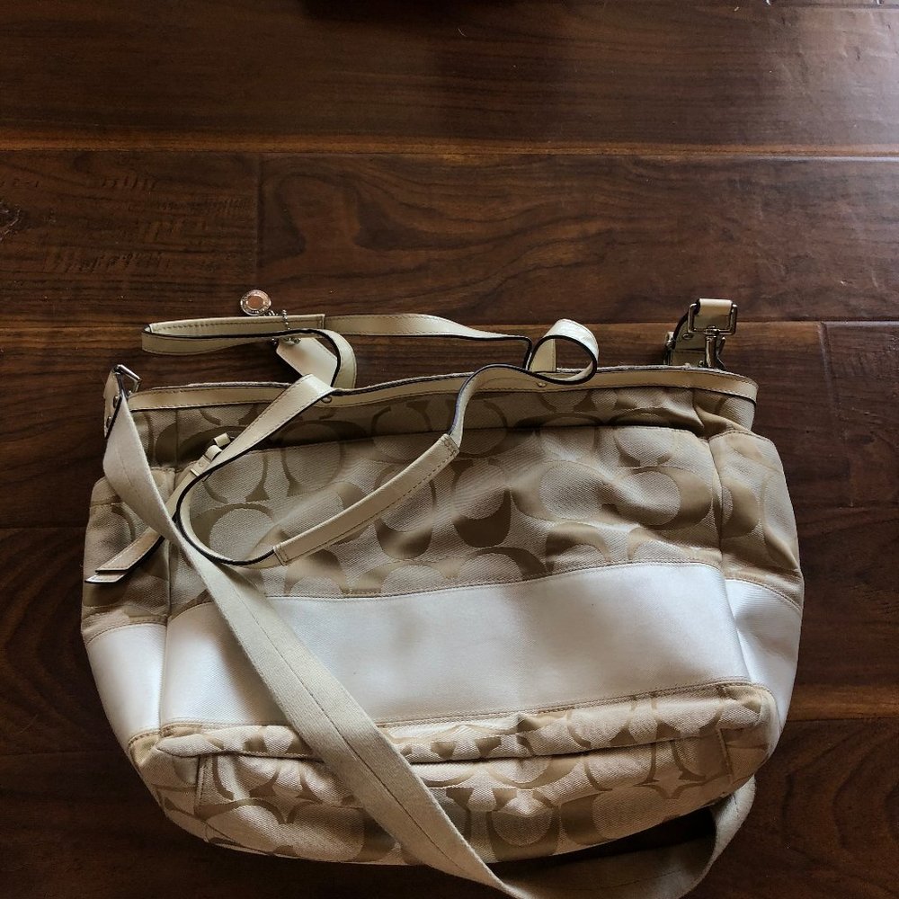 Coach Dipper Bag Logo Pattern - image 2